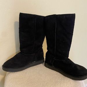 Black suede boot